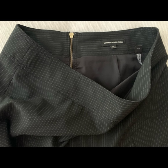 Black vertical striped knee length flattering  skirt - Picture 2 of 2